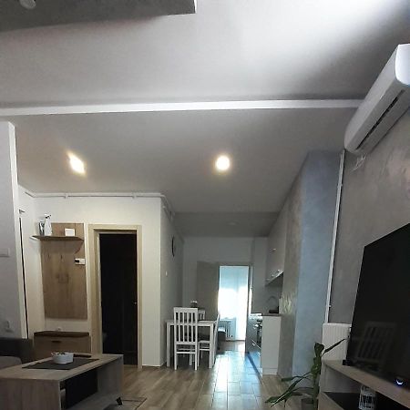 Apartman Una เซรมสกี คาร์ลอฟซี ภายนอก รูปภาพ