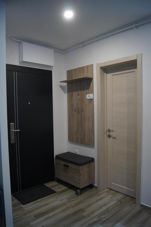Apartman Una เซรมสกี คาร์ลอฟซี ภายนอก รูปภาพ