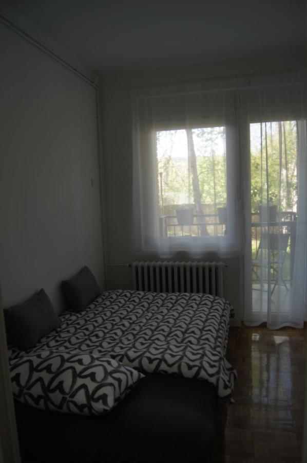 Apartman Una เซรมสกี คาร์ลอฟซี ภายนอก รูปภาพ
